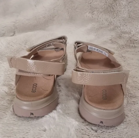 Ecco Off Road Nude Patent Leather Chunky Sole Velcro Strap Fisherman Sandals
