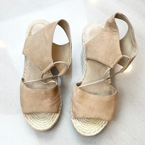 EILEEN Fisher Agnes Espadrille Wedge Sandals Beige Leather Size 7 Open Toe