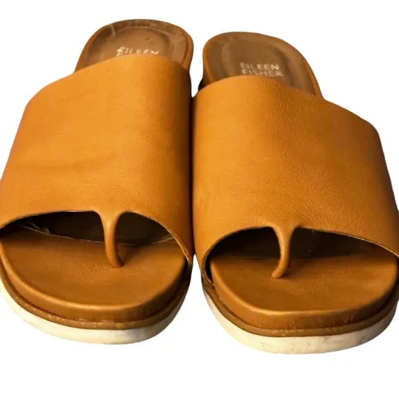 Eileen Fisher Duet Tumbled Leather Sandal in Honey. Women’s Size 11 Slides