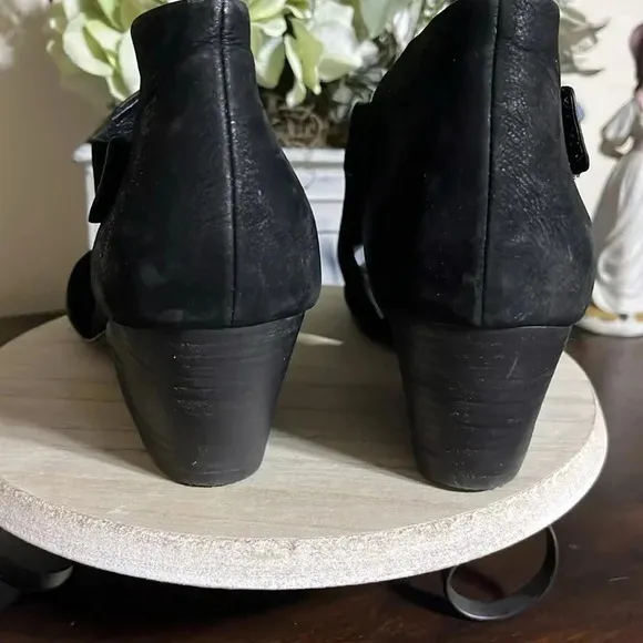 Eileen Fisher Iris Black Suede Heels Sandals Cutout Open Toe