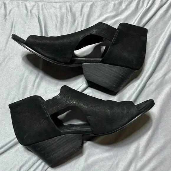 Eileen Fisher Iris Black Suede Heels Sandals Cutout Open Toe