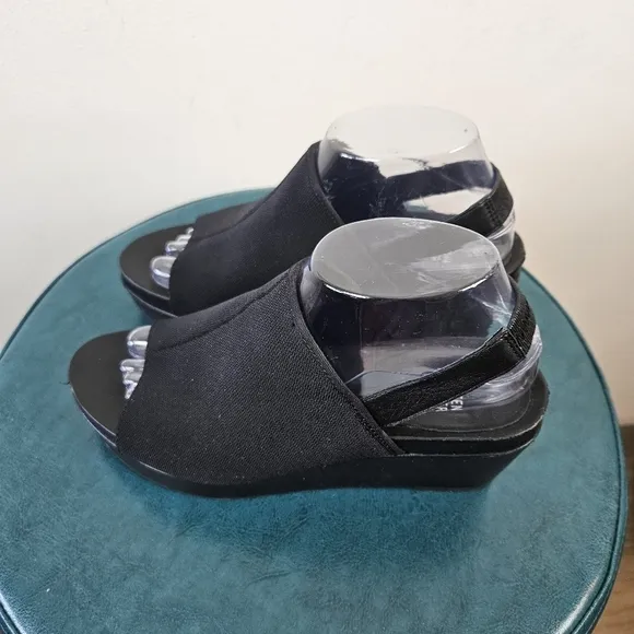 Eileen Fisher Port Wedge Sandals - Black Slingback  Minimalist Comfy Size 8.5