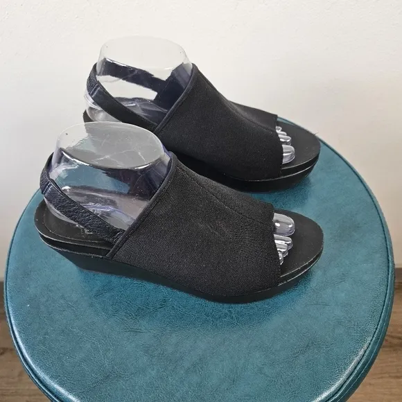 Eileen Fisher Port Wedge Sandals - Black Slingback  Minimalist Comfy Size 8.5