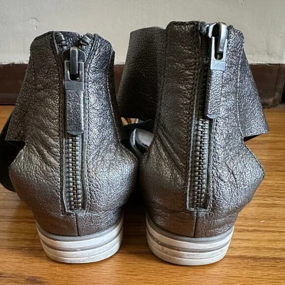 EILEEN FISHER Sport | Silver Pewter Leather Cross Strap Sandals | Size 7.5
