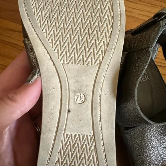 EILEEN FISHER Sport | Silver Pewter Leather Cross Strap Sandals | Size 7.5