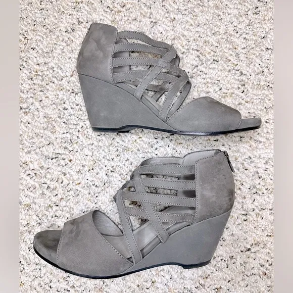 Eileen Fisher Vero Cuoio Caged Suede Wedge Sandals Womens 9 Gray Heel Zip Up