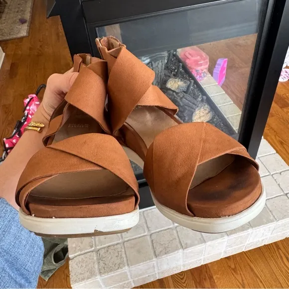 Eileen Fisher Viv Tumbled Wedge Sandals Size 6.5