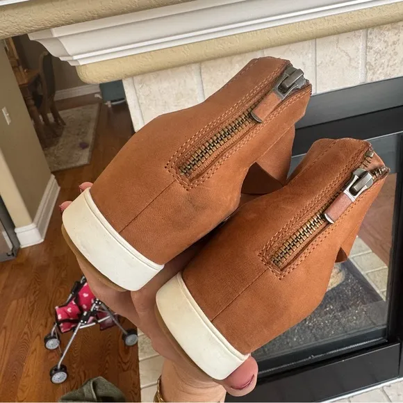 Eileen Fisher Viv Tumbled Wedge Sandals Size 6.5