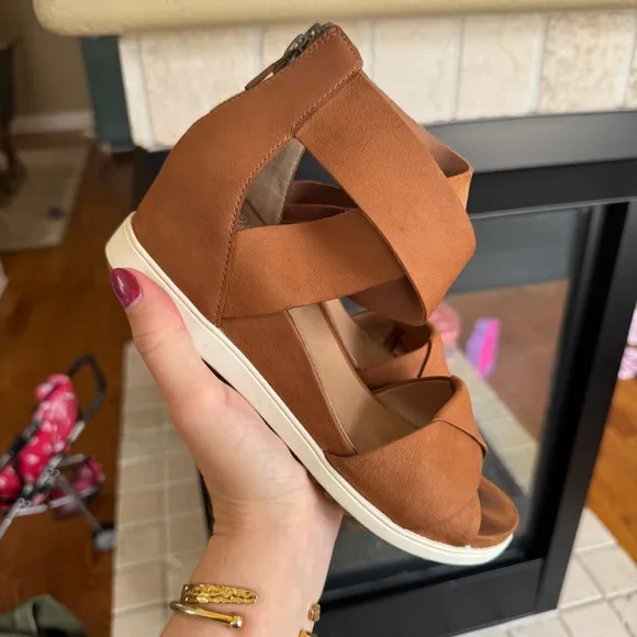 Eileen Fisher Viv Tumbled Wedge Sandals Size 6.5