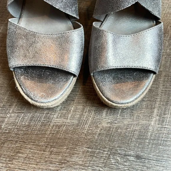 Eileen Fisher Willow Wedge Sandals Women’s 9.5 Metallic Silver Suede