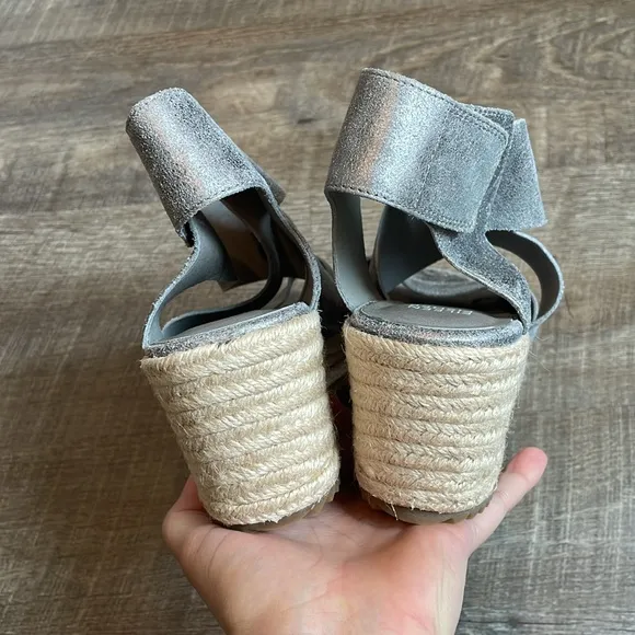 Eileen Fisher Willow Wedge Sandals Women’s 9.5 Metallic Silver Suede