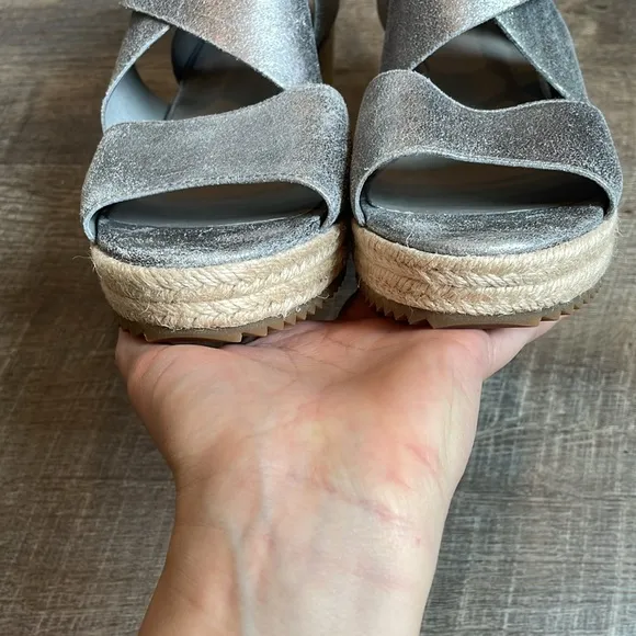 Eileen Fisher Willow Wedge Sandals Women’s 9.5 Metallic Silver Suede