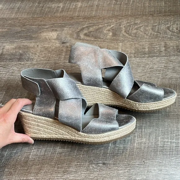 Eileen Fisher Willow Wedge Sandals Women’s 9.5 Metallic Silver Suede