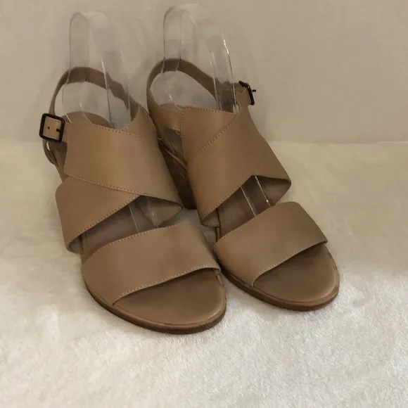 EILEEN FISHER Women's Size 8.5 Ria Beige Leather Slingback Stacked Heel Sandals