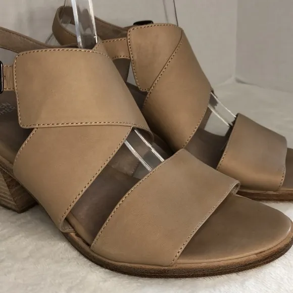 EILEEN FISHER Women's Size 8.5 Ria Beige Leather Slingback Stacked Heel Sandals
