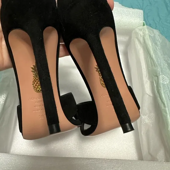 Elegant black sandals