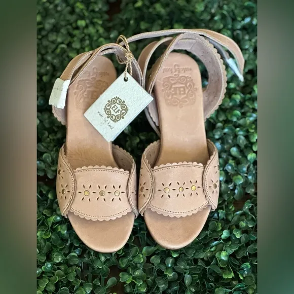 ELF Paloma Leather Heel Sandal NWT
