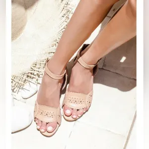 ELF Paloma Leather Heel Sandal NWT