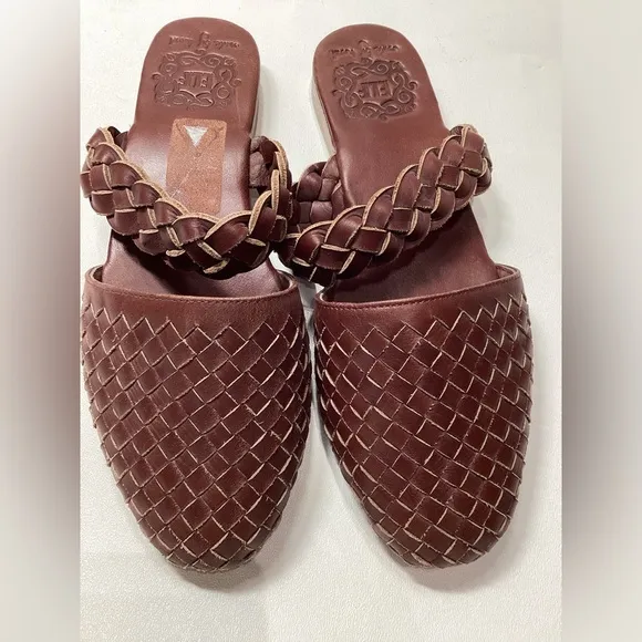 Elf Sea Escape Slide Sandals In Brown Size 9.5