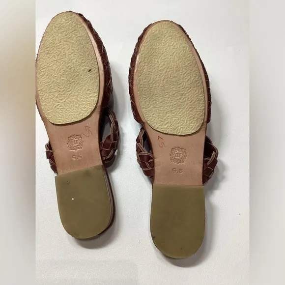 Elf Sea Escape Slide Sandals In Brown Size 9.5