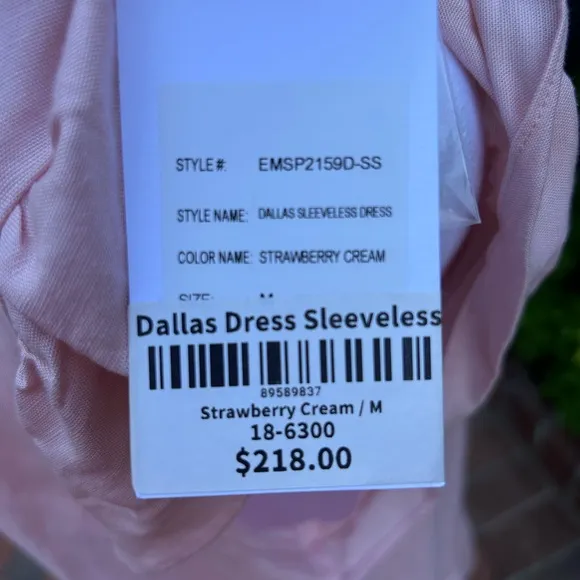 Emily McCarthy Dallas Sleeveless Dress in Strawberry Cream - Size M - NWT