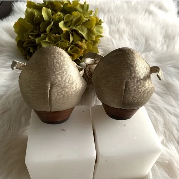 Eric Javits Gold Sandals Size 7.5