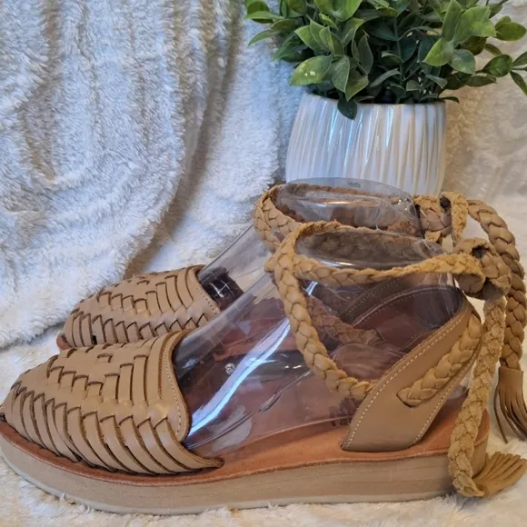 Espiritu Woven Leather Huarache Sandals Tan Ankle Tie Platform Carly Jean Size 8