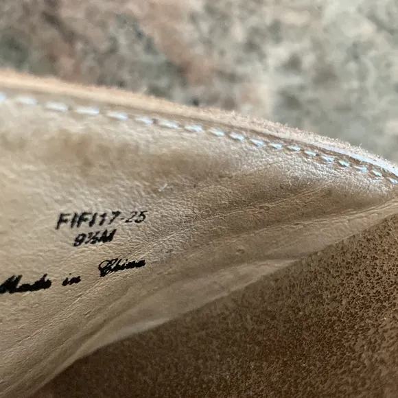 EUC Donald J Pliner Leather Fifi Sandals