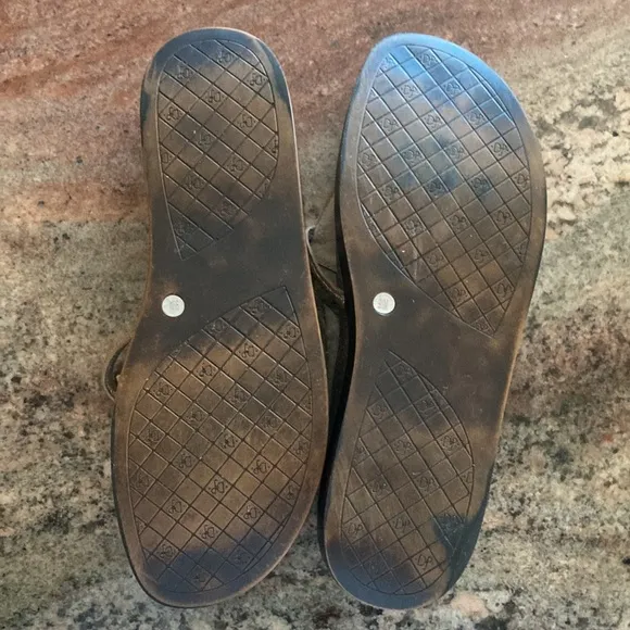 EUC Donald J Pliner Leather Fifi Sandals