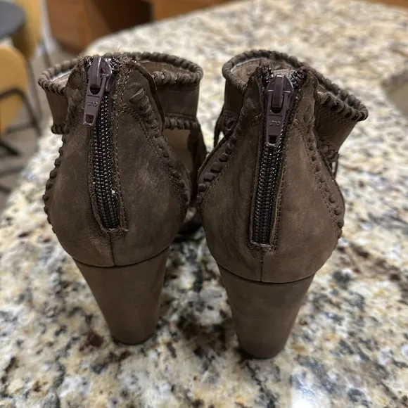 EUC Leather Fringed Open Toe heels Sandals
