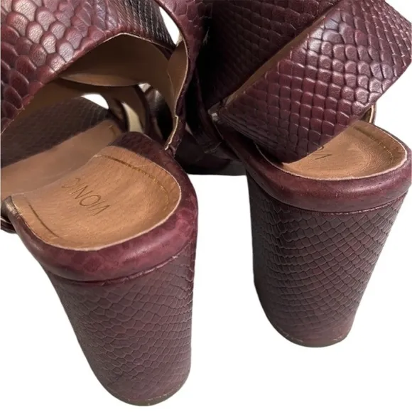 EUC Vionic Leather Blaire heeled Sandals 8.5