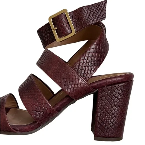 EUC Vionic Leather Blaire heeled Sandals 8.5