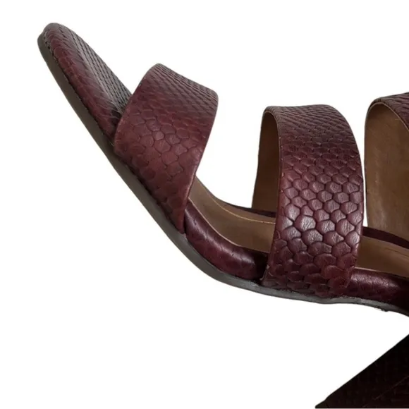EUC Vionic Leather Blaire heeled Sandals 8.5