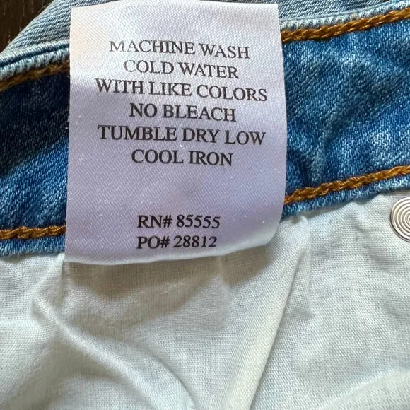 EUNINA HIGH WAISTED MEDIUM WASH CUTOFF DENIM SHORT SIZE SMALL