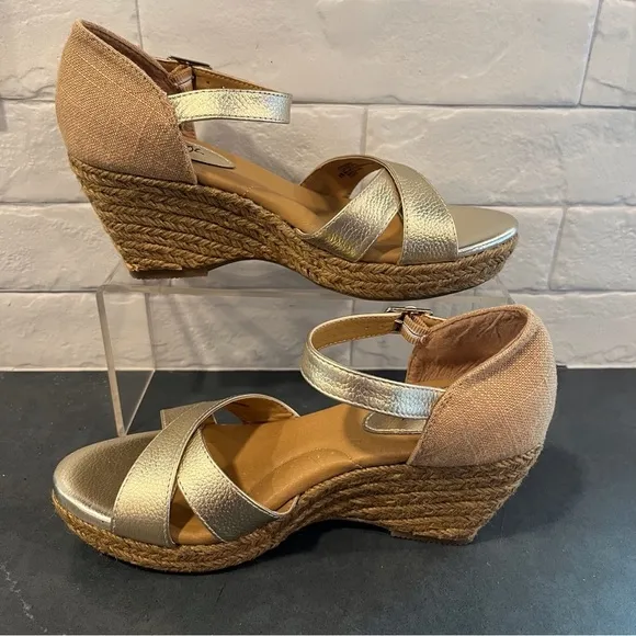 Euro soft sz 6 Mara gold metallic leather espadrille wedge sandals