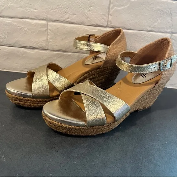 Euro soft sz 6 Mara gold metallic leather espadrille wedge sandals
