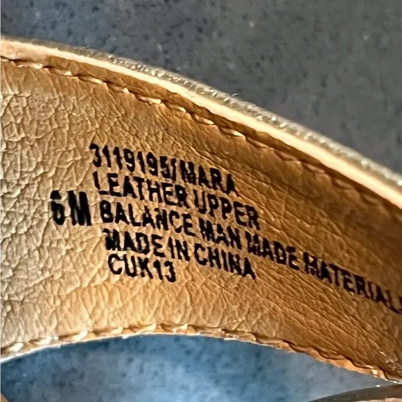 Euro soft sz 6 Mara gold metallic leather espadrille wedge sandals