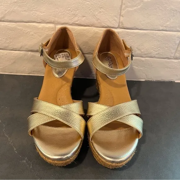 Euro soft sz 6 Mara gold metallic leather espadrille wedge sandals