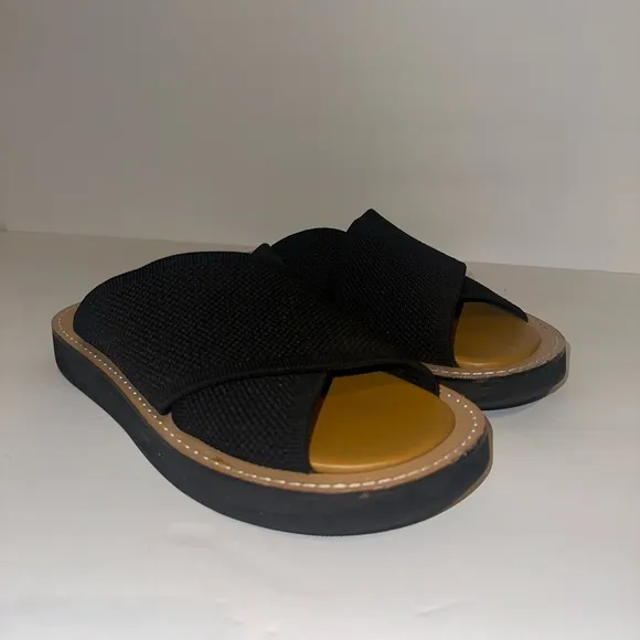 Everlane | ReKnit Form Crossover Sandal in Black size 7