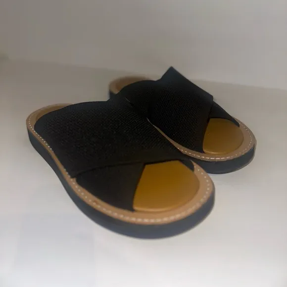 Everlane | ReKnit Form Crossover Sandal in Black size 7