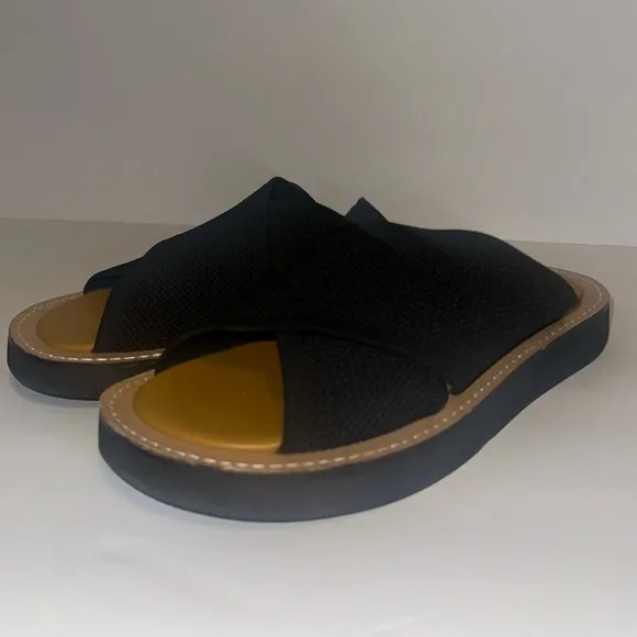 Everlane | ReKnit Form Crossover Sandal in Black size 7