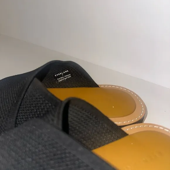 Everlane | ReKnit Form Crossover Sandal in Black size 7