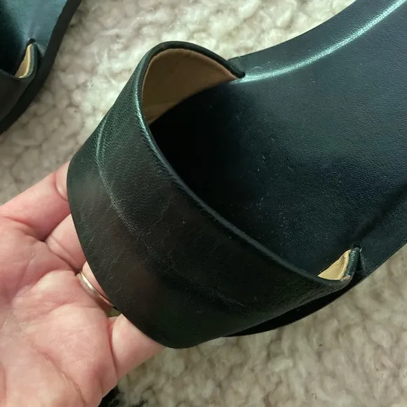 Everlane slide sandals. Black leather.