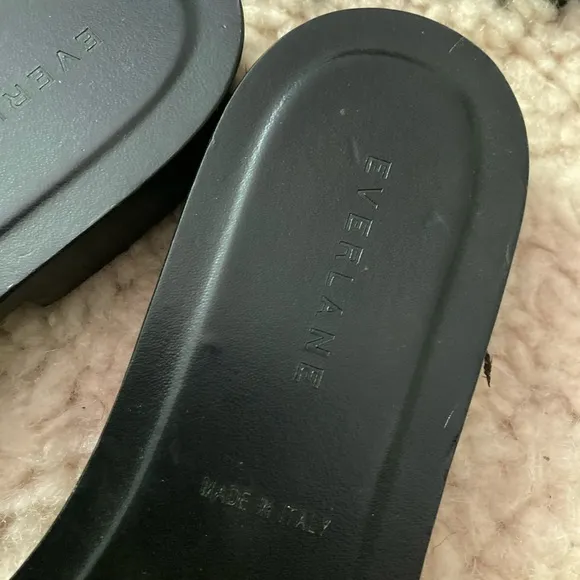 Everlane slide sandals. Black leather.