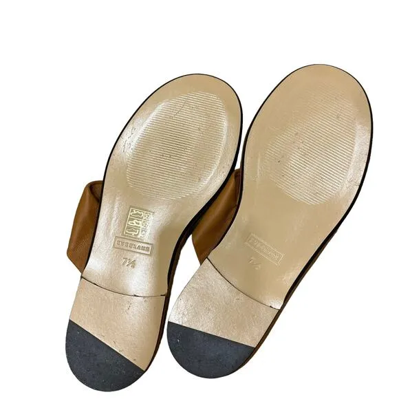 EVERLANE The Day Twist Sandal Desert Tan Leather Slip On Flat Heel Size 7.5 NEW