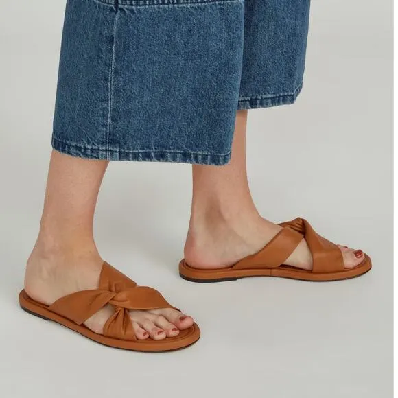 EVERLANE The Day Twist Sandal Desert Tan Leather Slip On Flat Heel Size 7.5 NEW