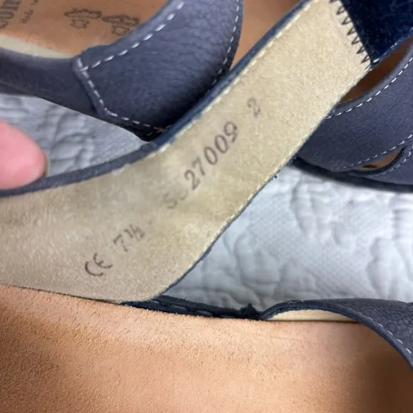 Finn Comfort Women’s Navy Blue Leather Sandals