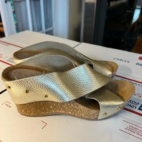 FitFlop Gold Wedge Sandals