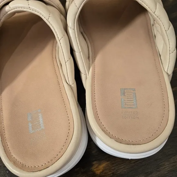 Fitflop Loosh Luxe Slide Sandals Sz 9 Quilted Leather Beige Limited Edition