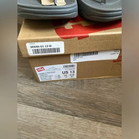 FitFlop men's trakk II leather Toe-Post Sandals Pewter Gray 13 New with box